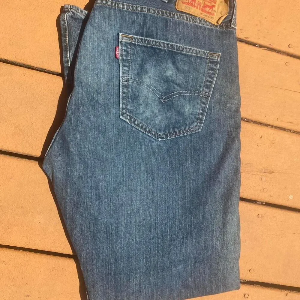 Levi's 501 Denim Regular Wash Size 38W 32L Button Fly